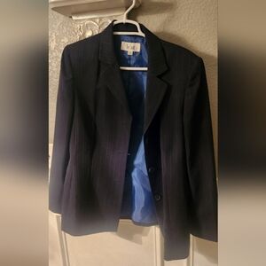 Le Suit Woman's black with blue pen stripe Suit. Size 12
